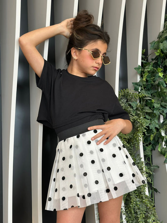 חצאית וחולצה בגד גוף