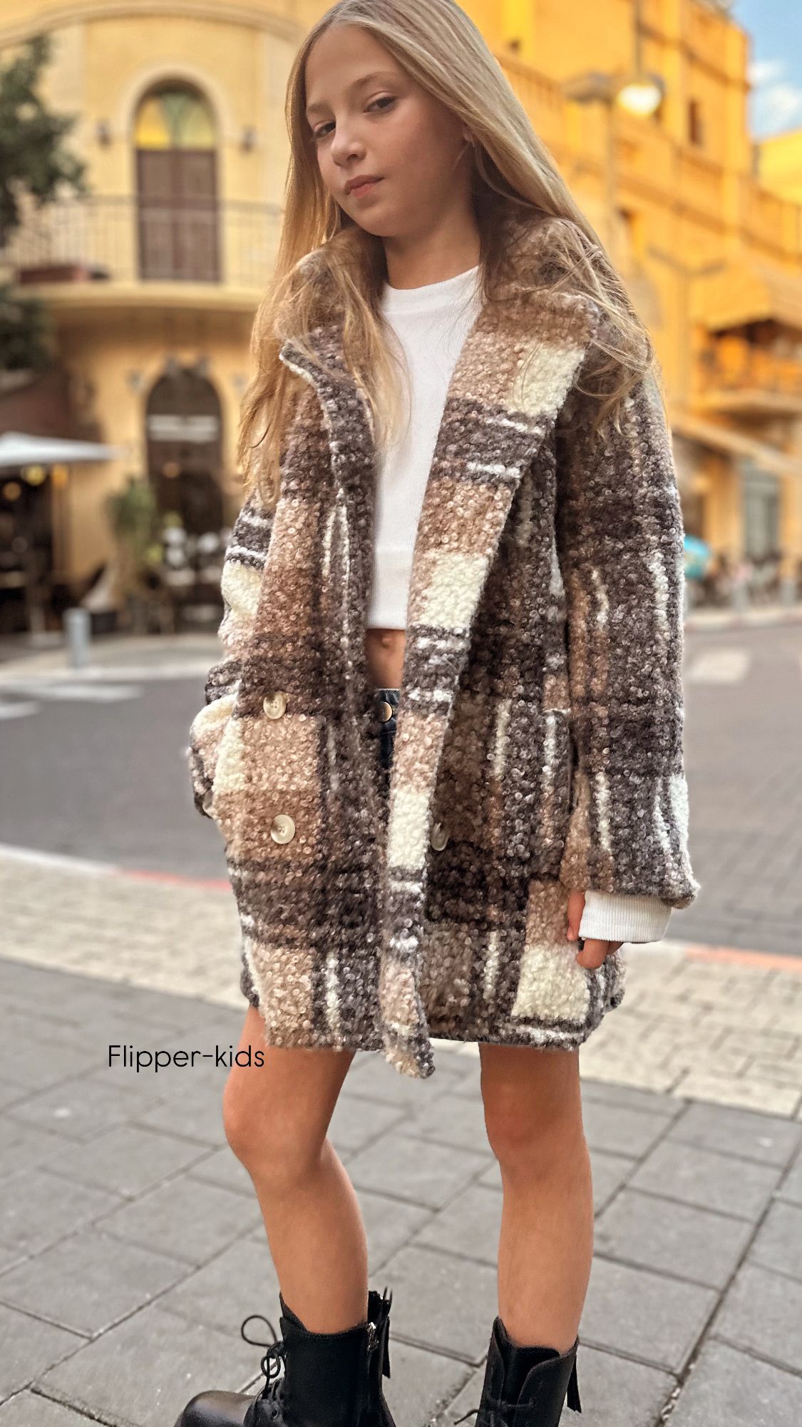 מעיל פרווה בגזרת טראנץ׳