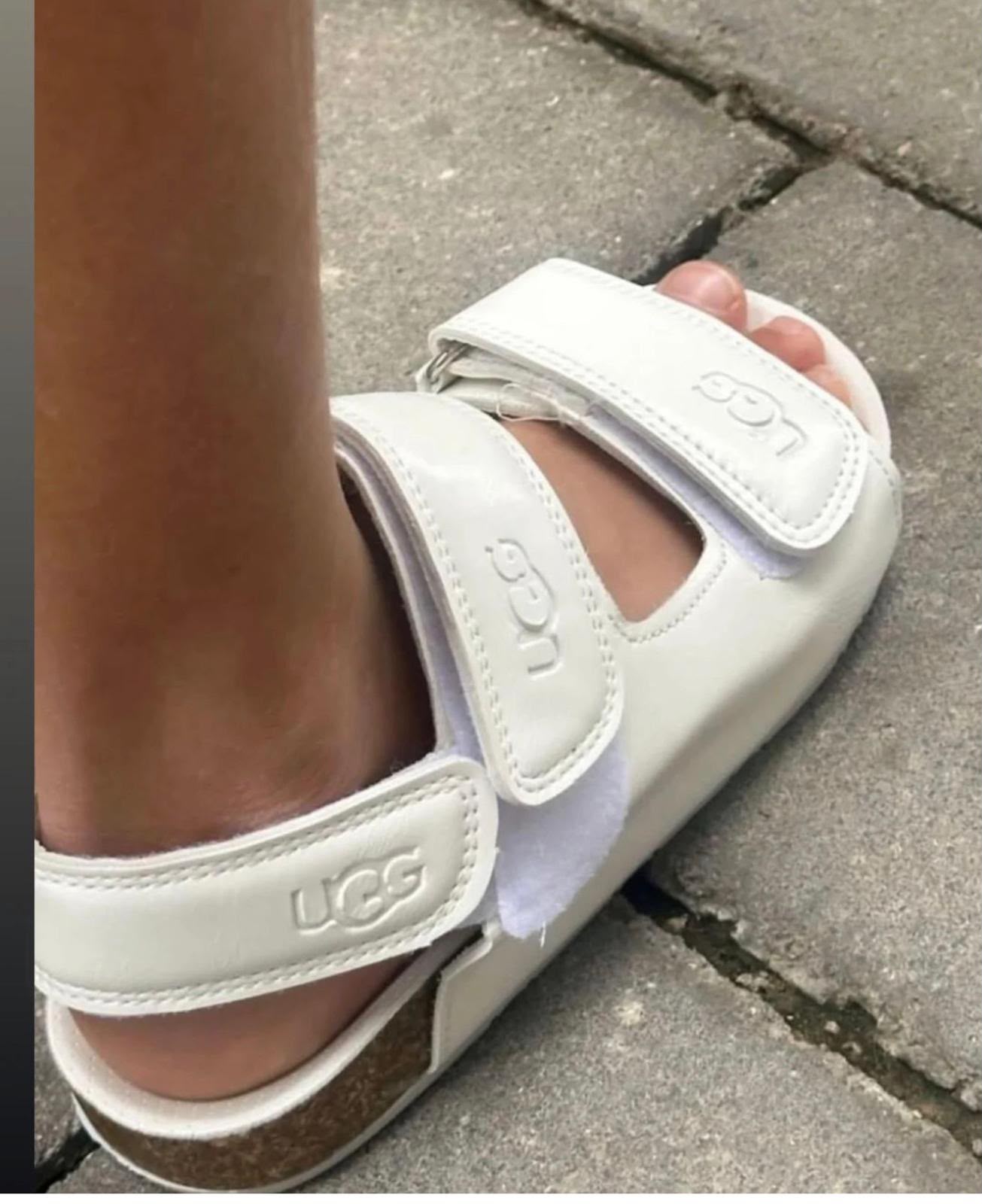 סנדל uGG