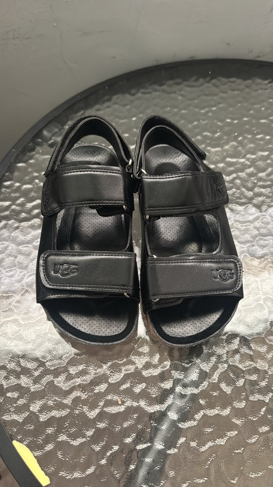 סנדל uGG